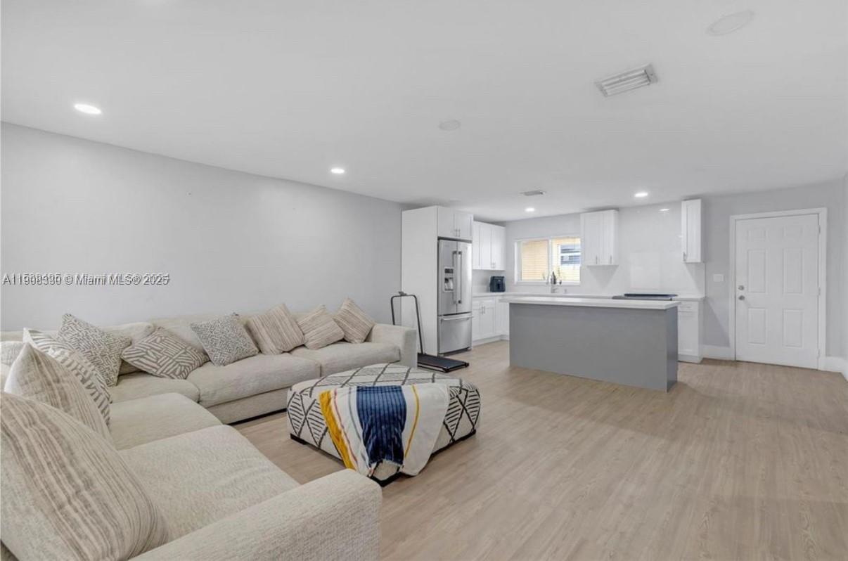 HIALEAH 9TH ADDN - Residential Income