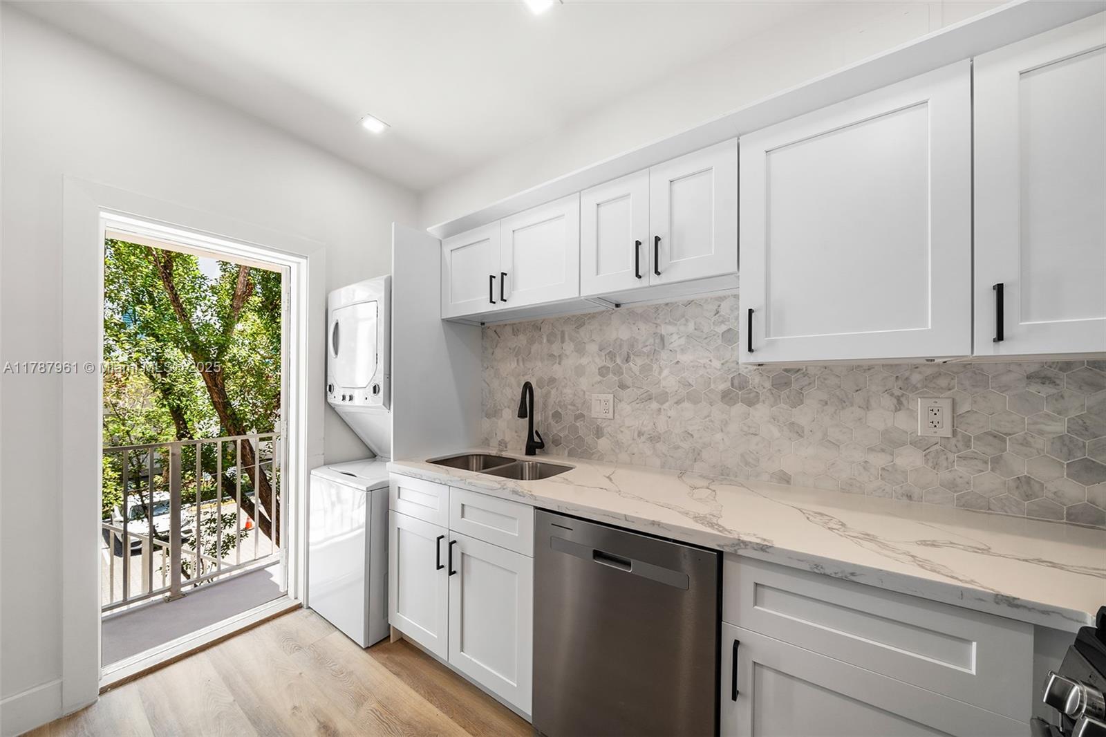 BIRDS SUB - Residential Lease