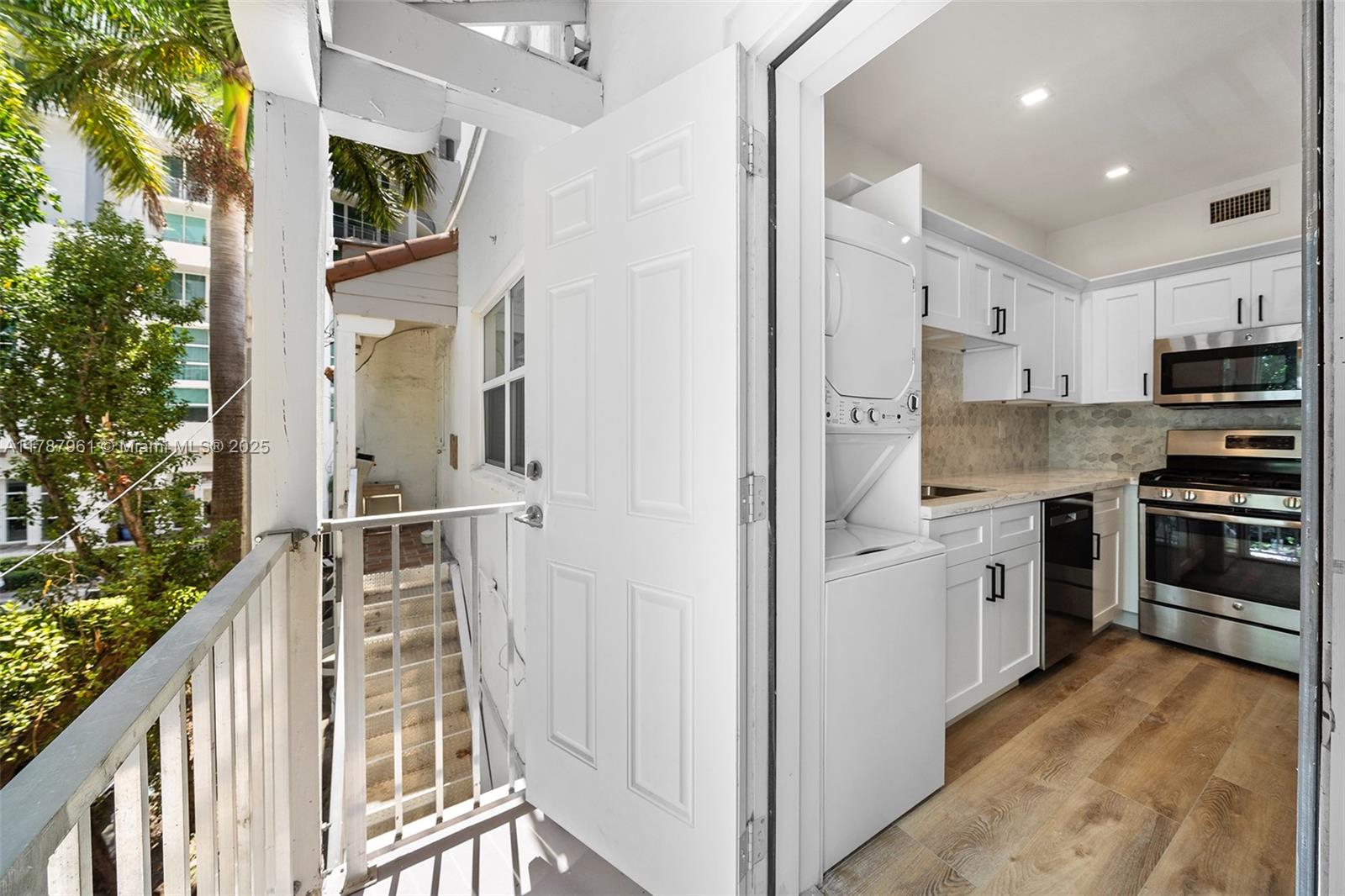 BIRDS SUB - Residential Lease