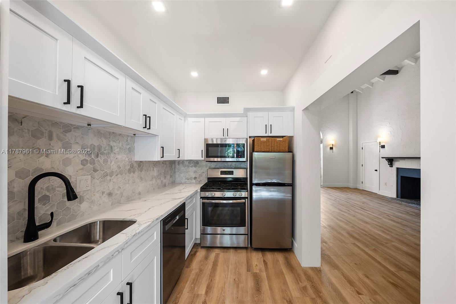 BIRDS SUB - Residential Lease