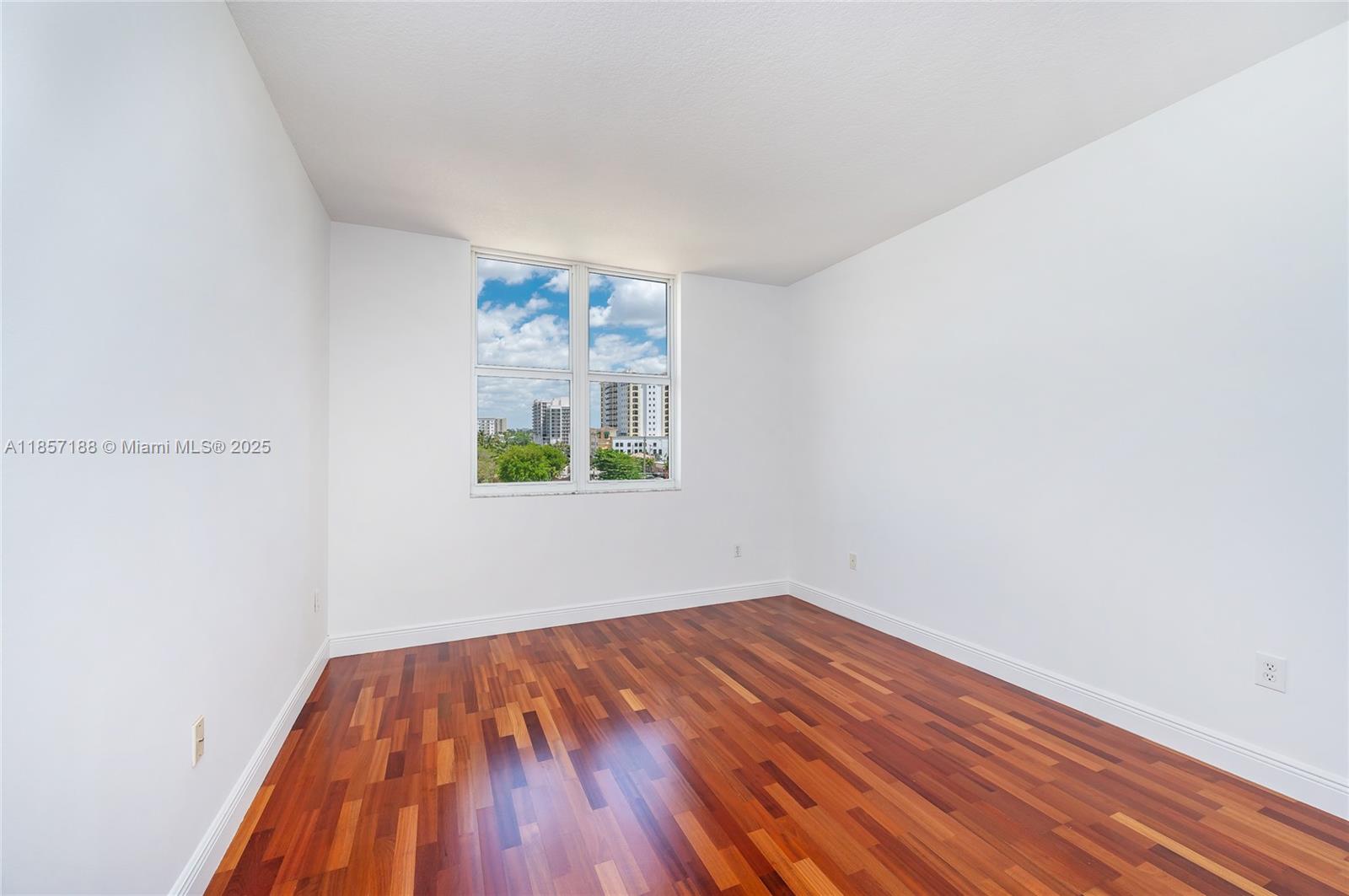 THE MINORCA CONDO - Residential