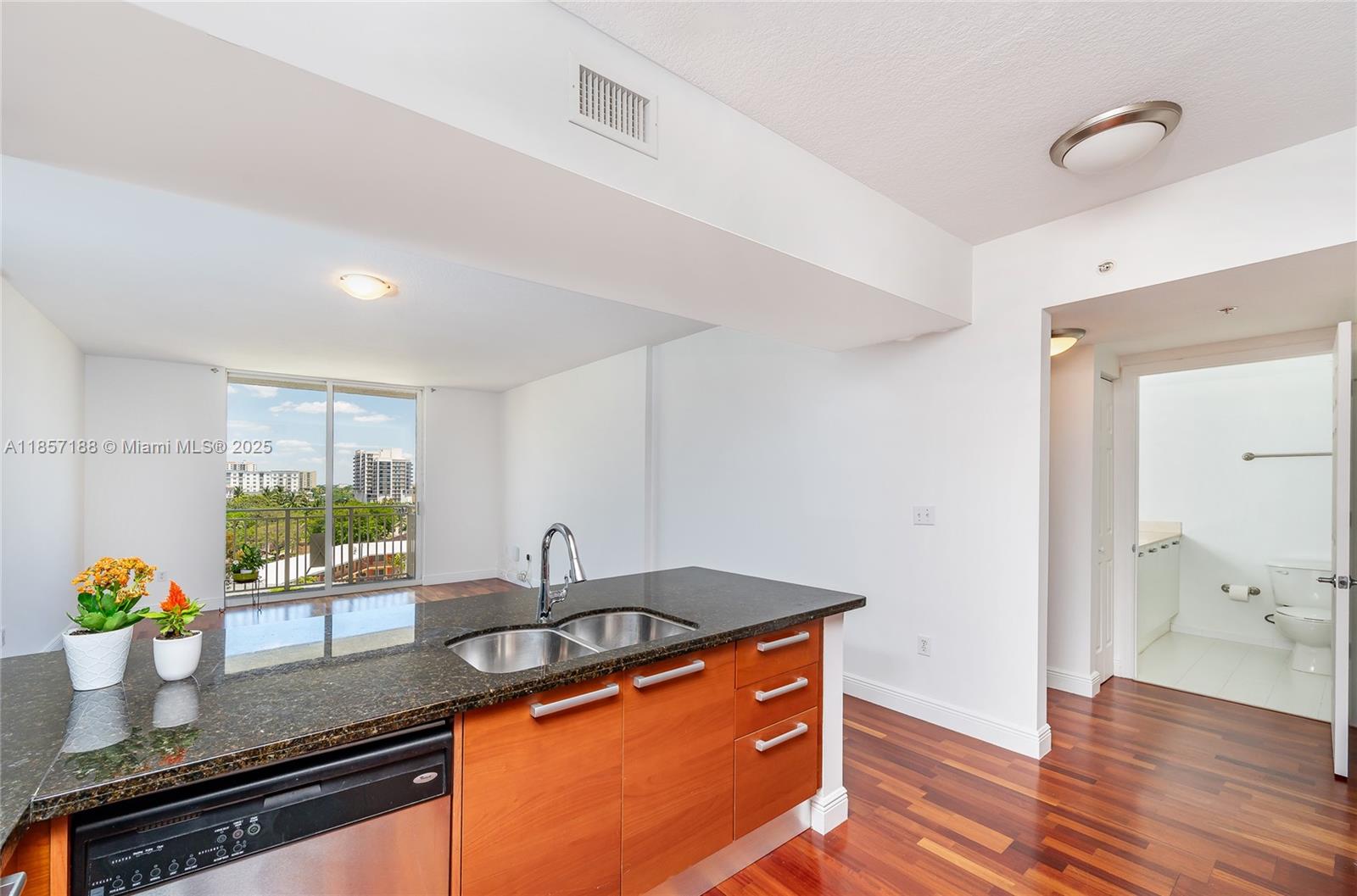 THE MINORCA CONDO - Residential