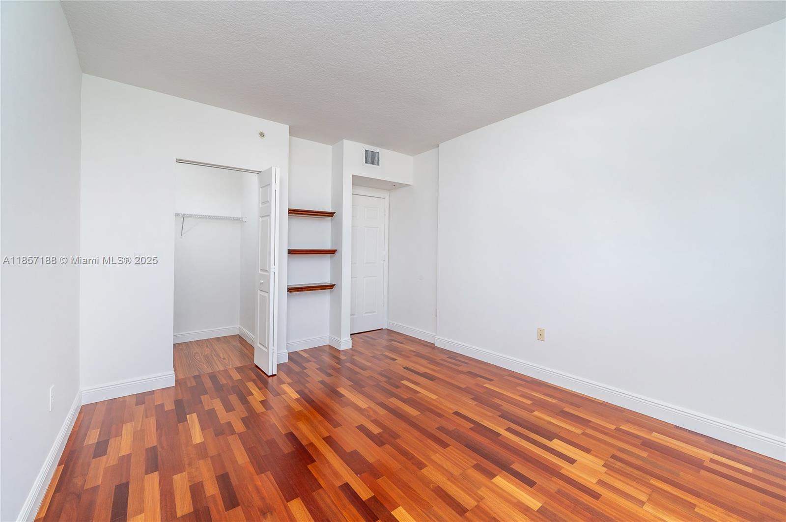 THE MINORCA CONDO - Residential