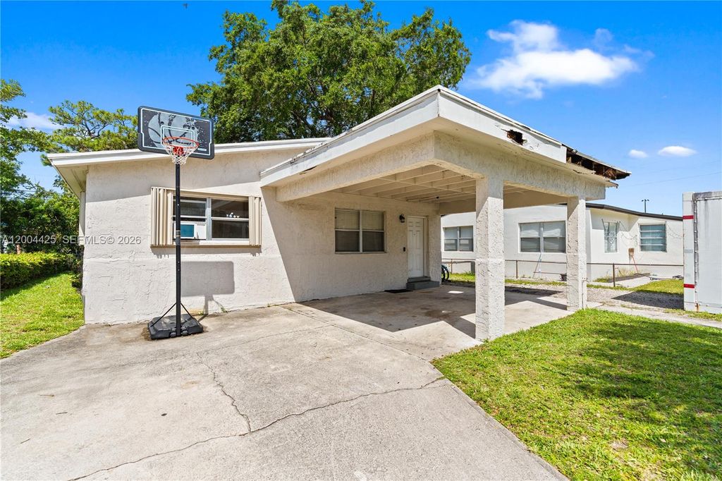 Photo of 723 NW 15th Ter, Fort Lauderdale, FL 33311 (MLS # A12004425)