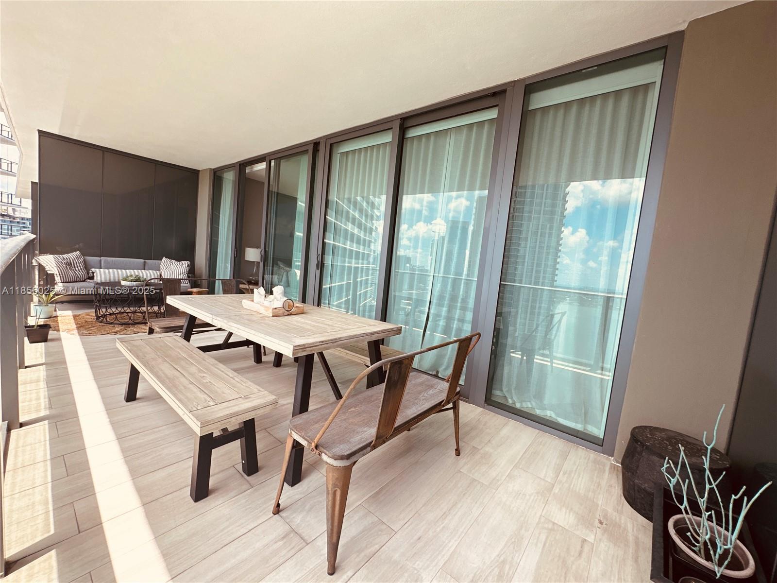 650 NE 32nd 4003