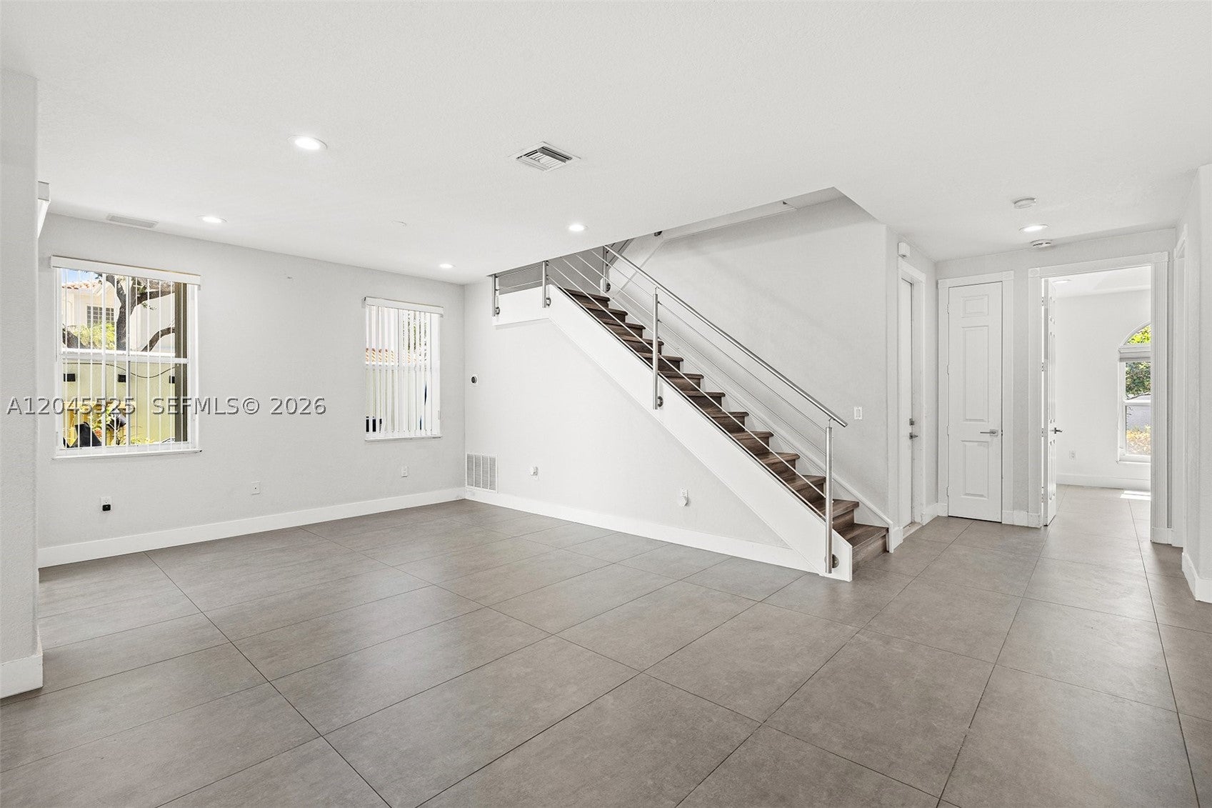 1549 Shoreline Way