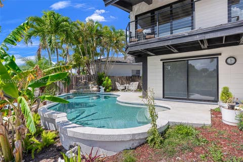 Tiny photo for 516 NE 6th Ave, Deerfield Beach, FL 33441 (MLS # A12076423)