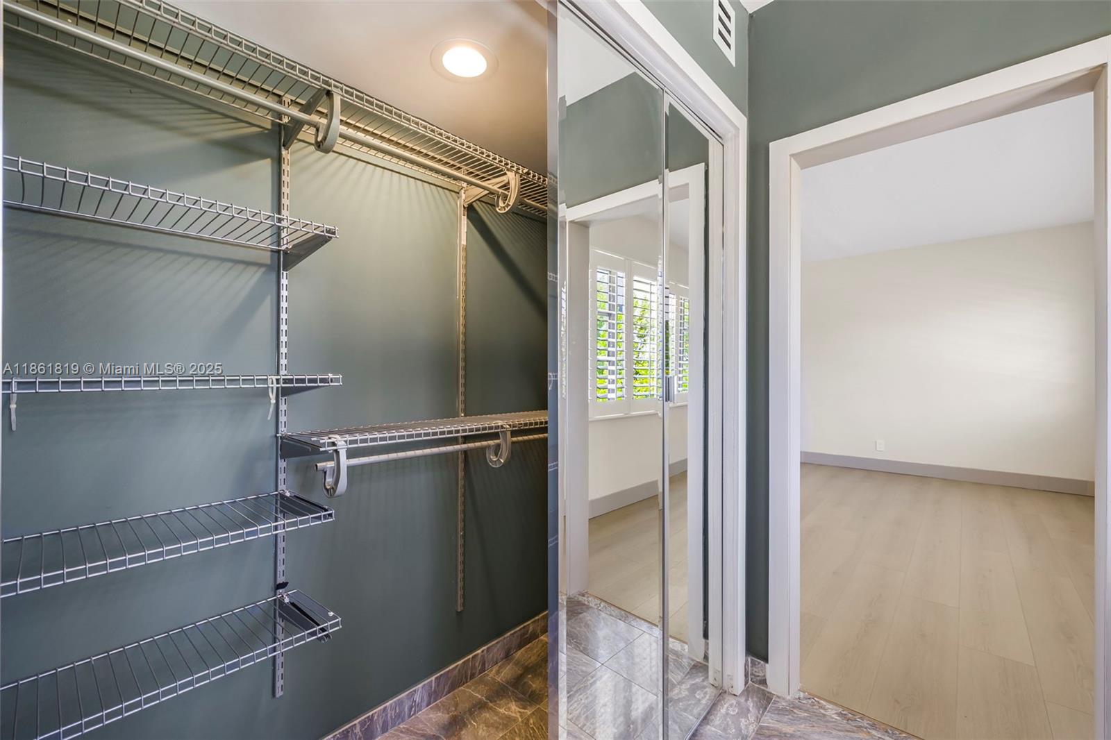 AMD PLAT OF SUNSET LAKE S - Residential Lease