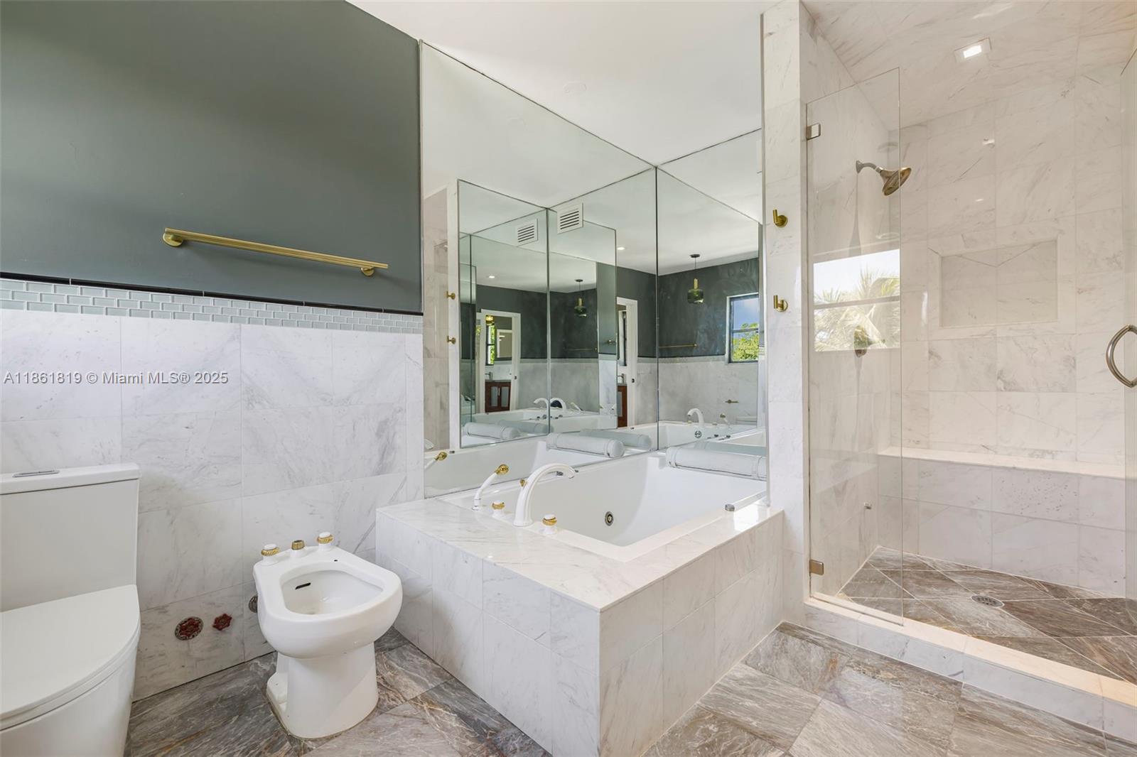 AMD PLAT OF SUNSET LAKE S - Residential Lease