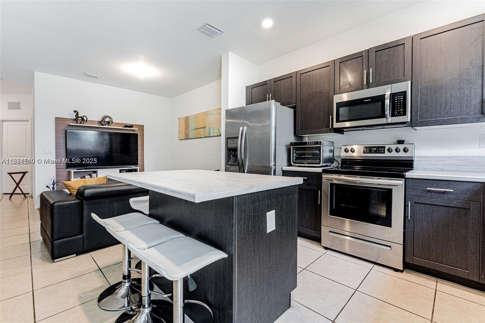 378 NE 214th St, Miami, FL, 33179/$449,900 2 378 NE 214th St