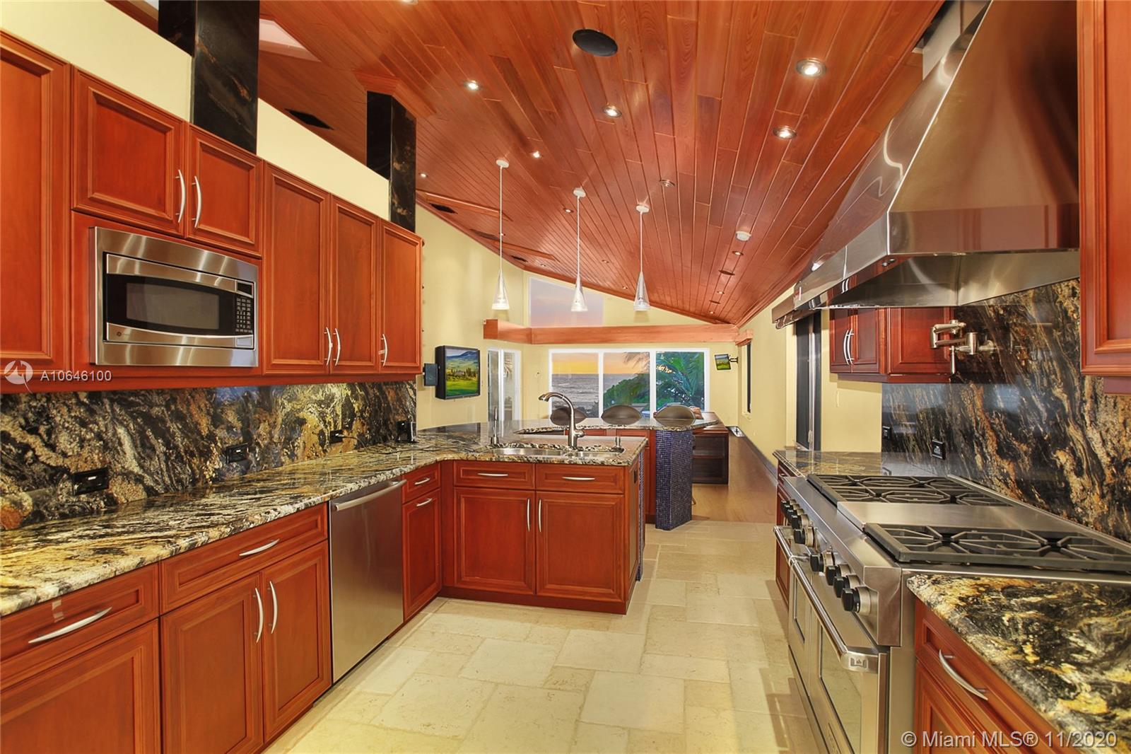 GOLDEN BEACH SEC C - Residential