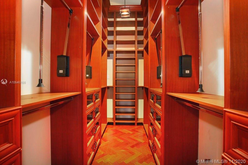 GOLDEN BEACH SEC C - Residential