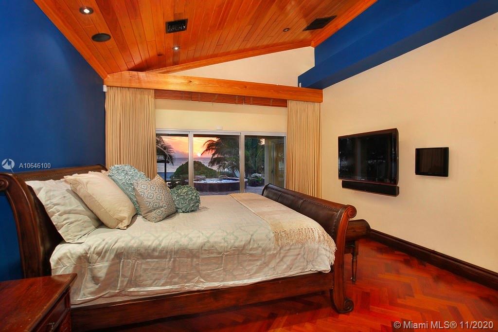 GOLDEN BEACH SEC C - Residential