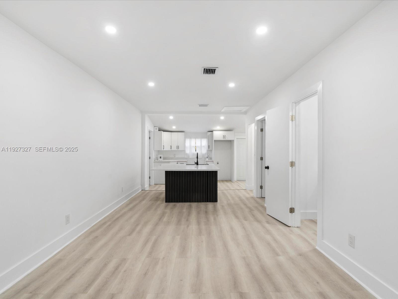 BULLARDS - Residential