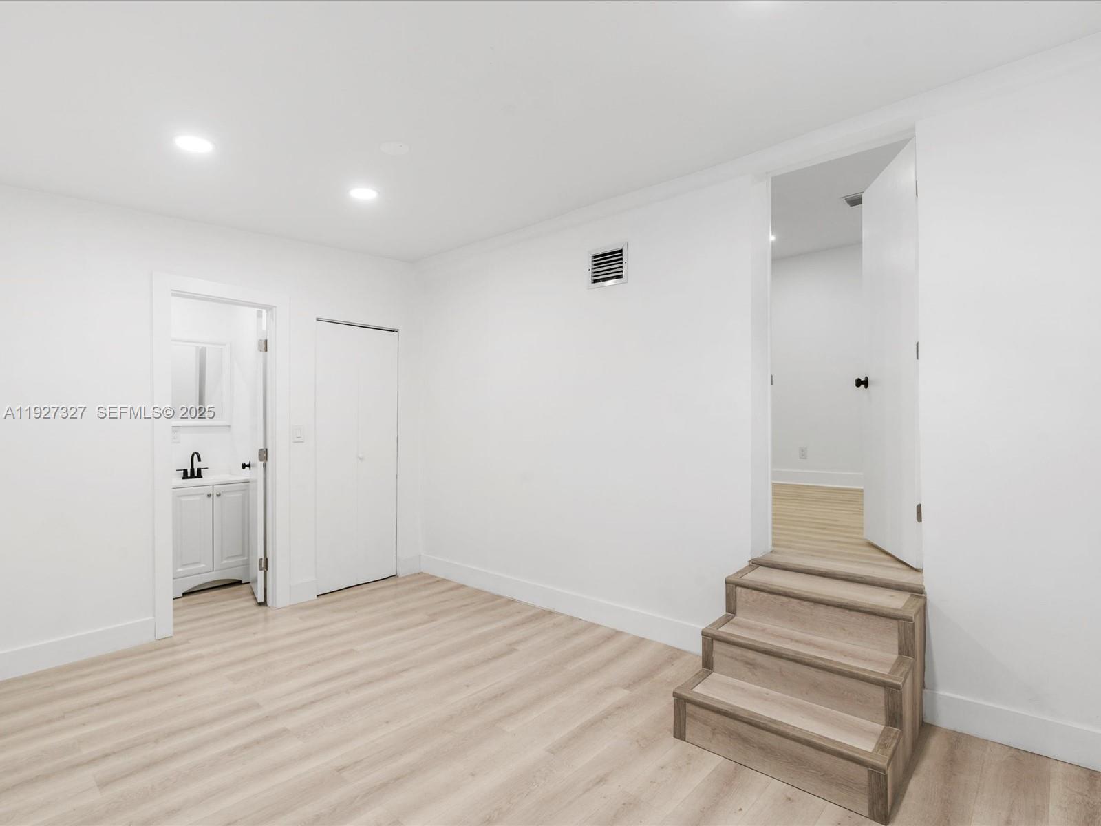 BULLARDS - Residential