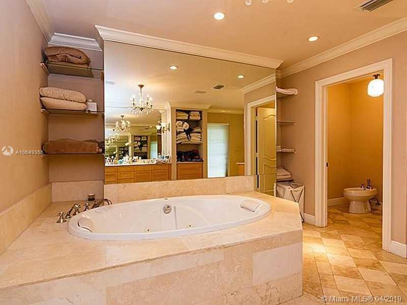 SUNSET ISLANDS-ISLAND NO - Residential