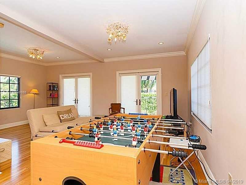 SUNSET ISLANDS-ISLAND NO - Residential