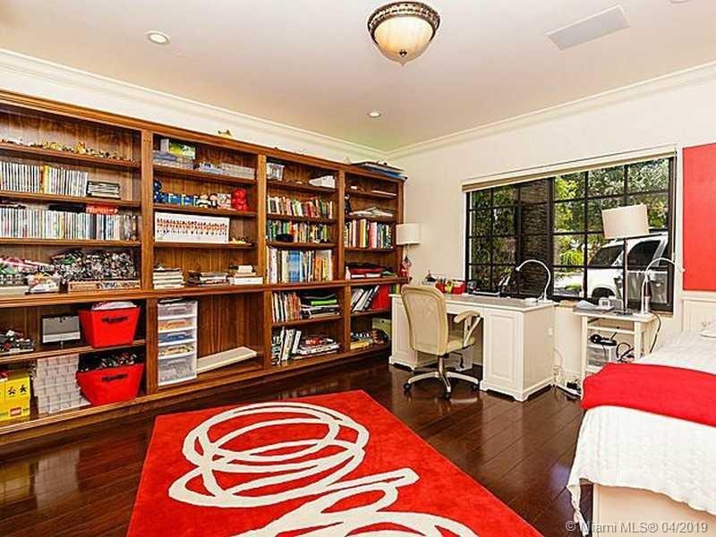 SUNSET ISLANDS-ISLAND NO - Residential