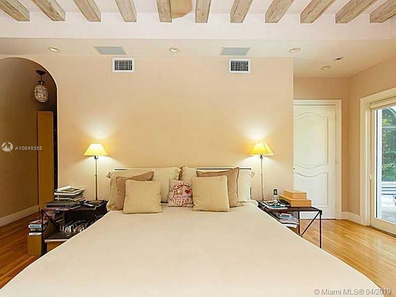 SUNSET ISLANDS-ISLAND NO - Residential