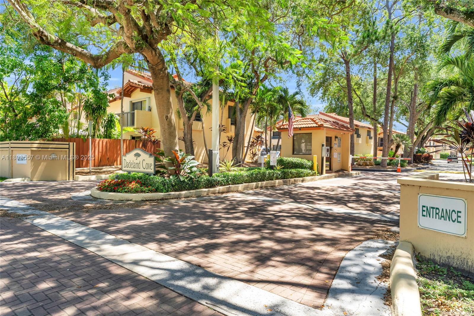 DADELAND COVE SEC 1 - Residential