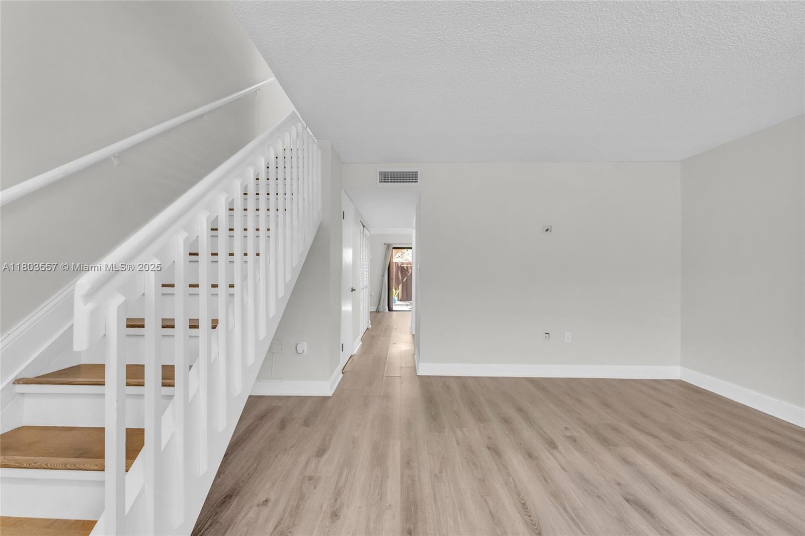 DADELAND COVE SEC 1 - Residential