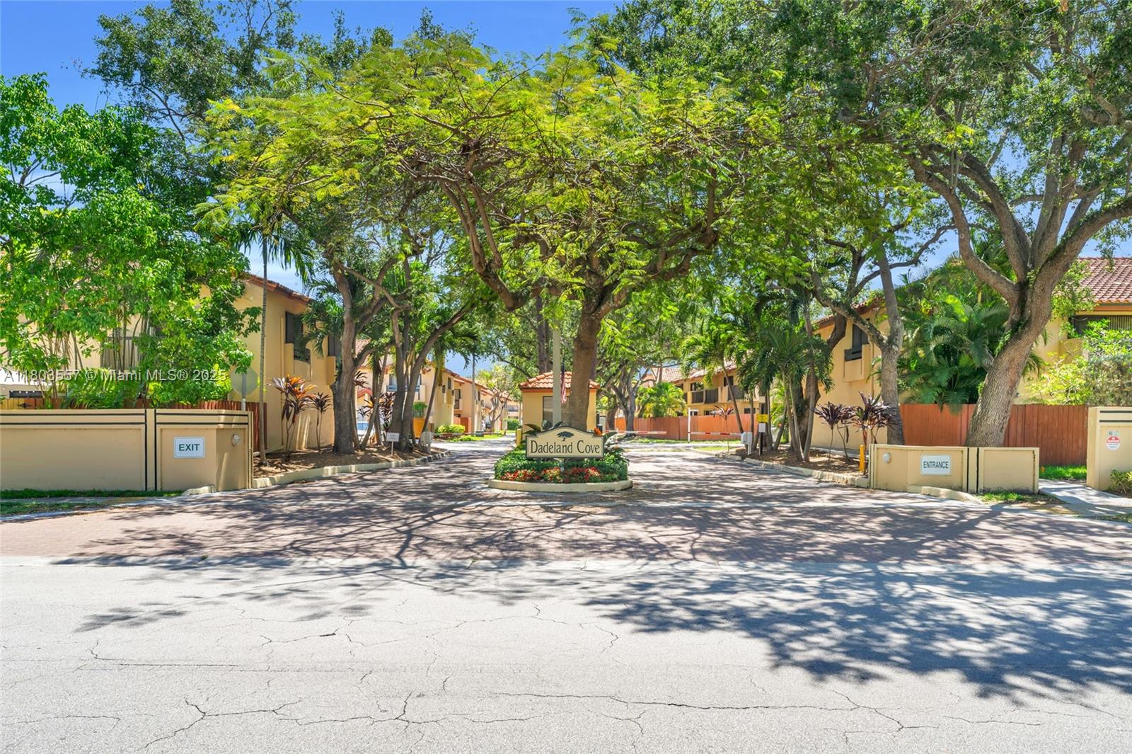 DADELAND COVE SEC 1 - Residential