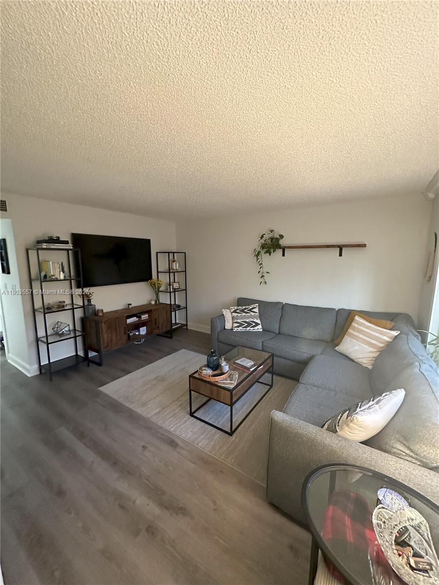 DADELAND COVE SEC 1 - Residential