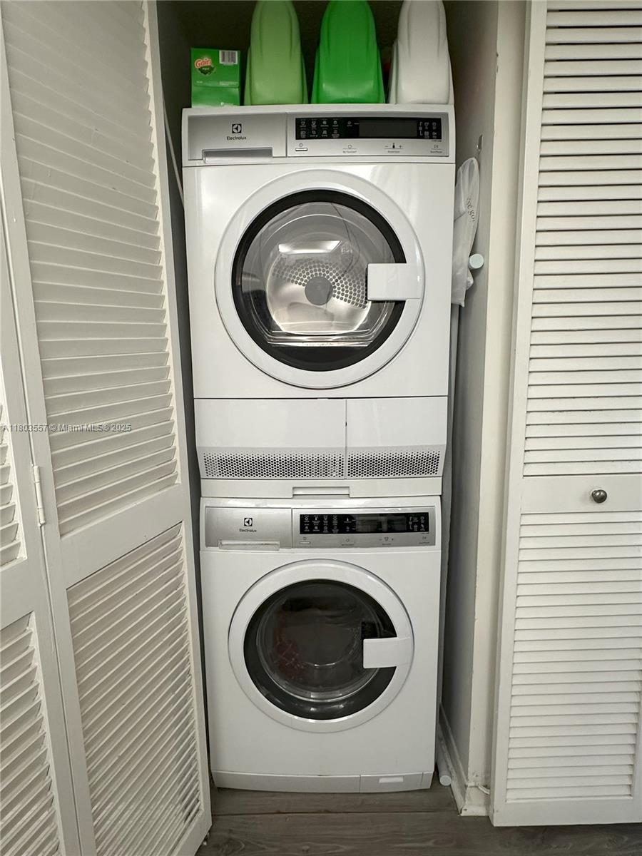 DADELAND COVE SEC 1 - Residential