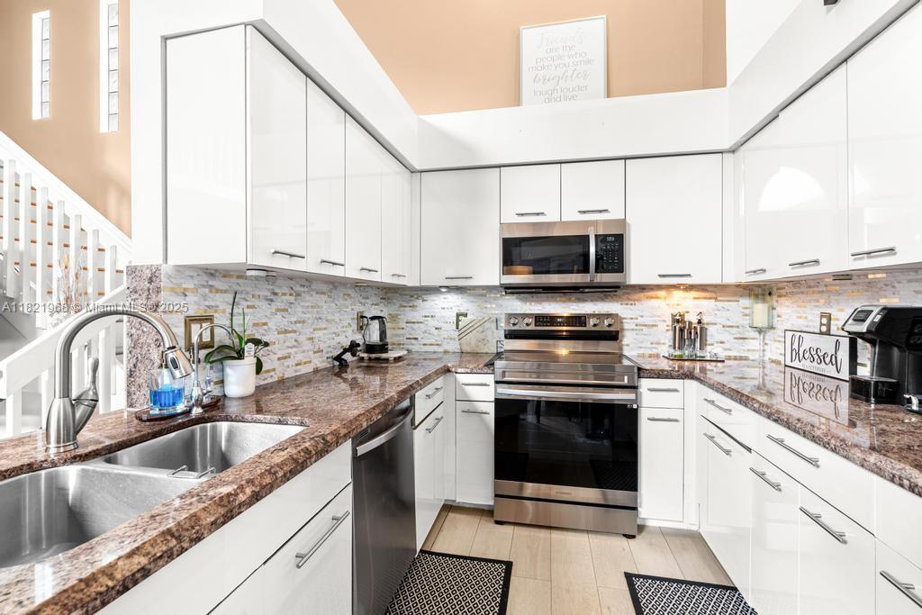 HOLIDAY SPRINGS EAST - Residential