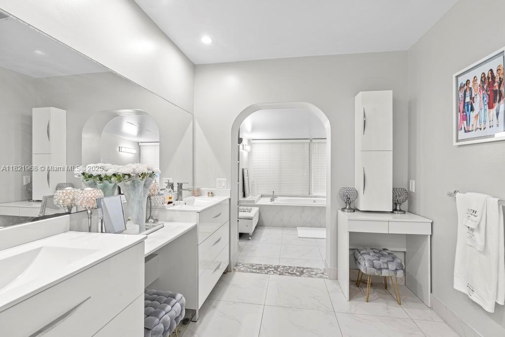 HOLIDAY SPRINGS EAST - Residential
