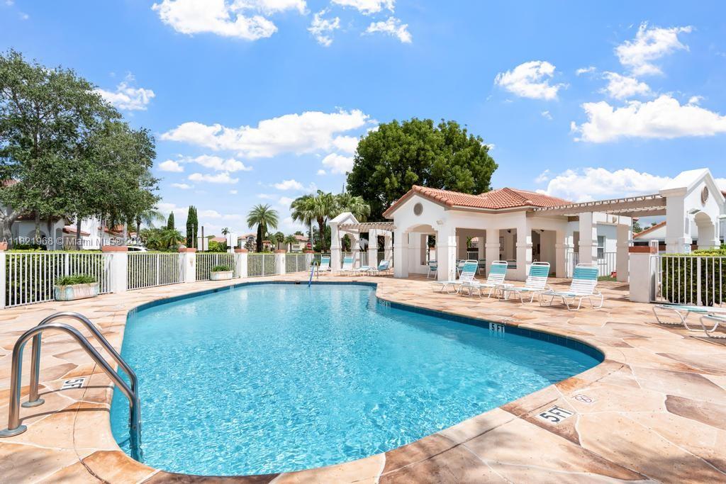 HOLIDAY SPRINGS EAST - Residential