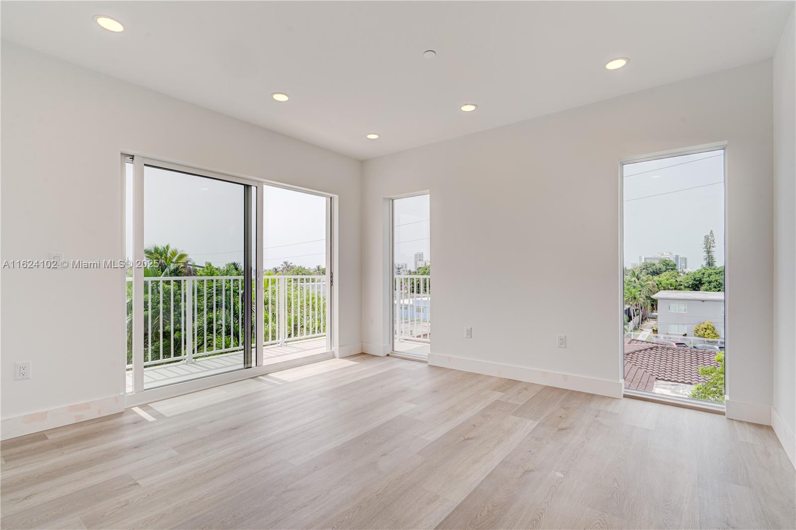 BISCAYNE BCH SUB - Residential
