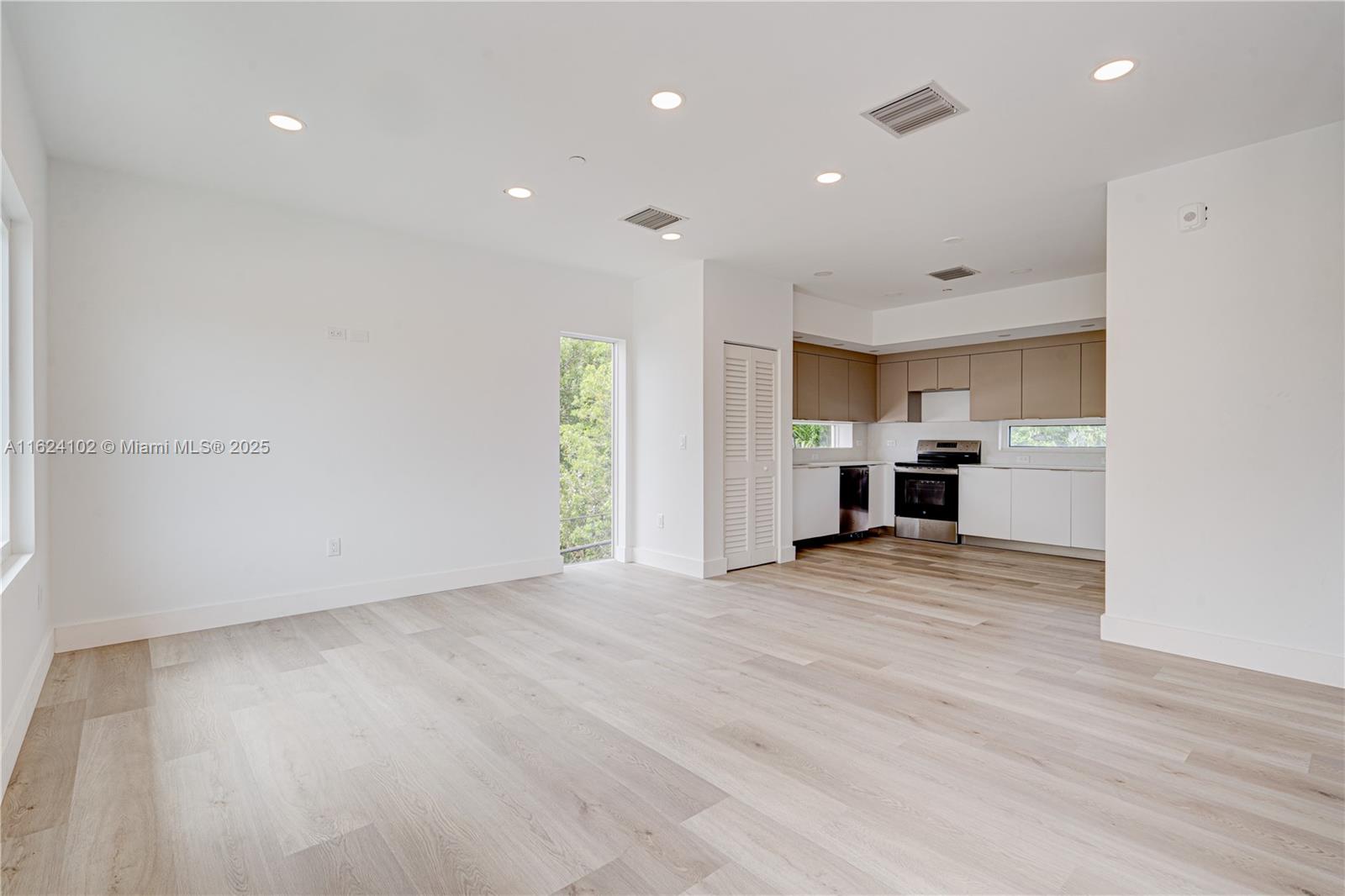 BISCAYNE BCH SUB - Residential