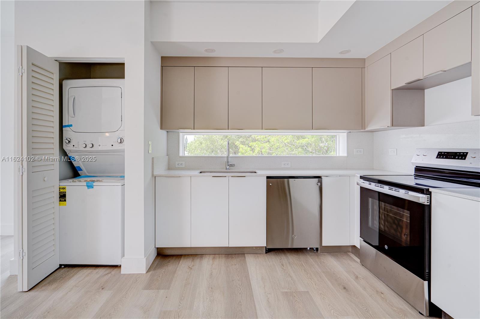 BISCAYNE BCH SUB - Residential