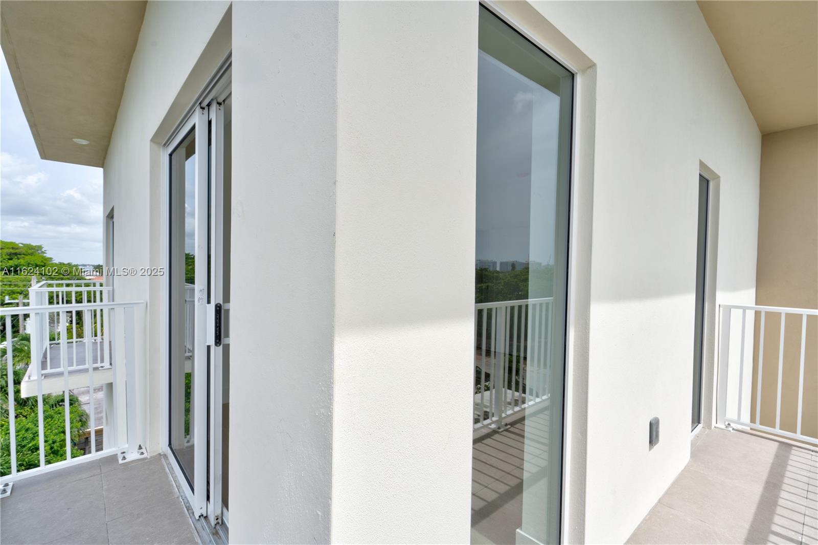 BISCAYNE BCH SUB - Residential