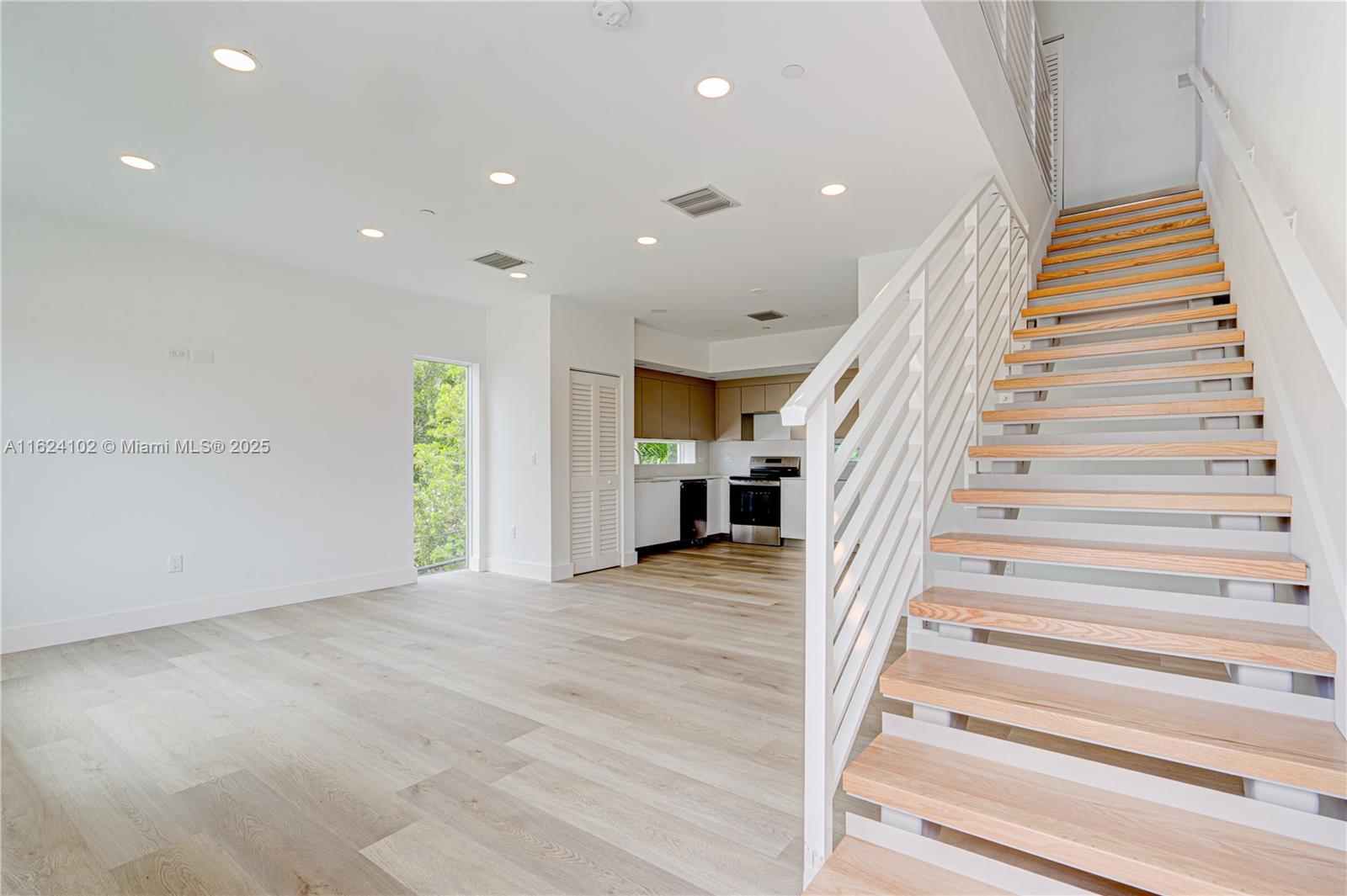 BISCAYNE BCH SUB - Residential