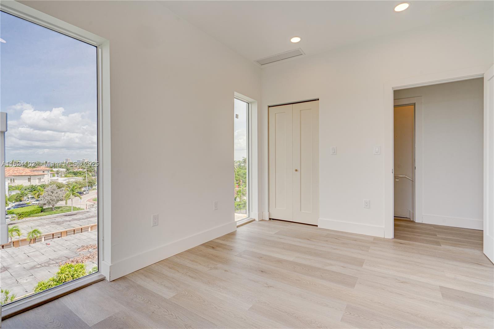 BISCAYNE BCH SUB - Residential