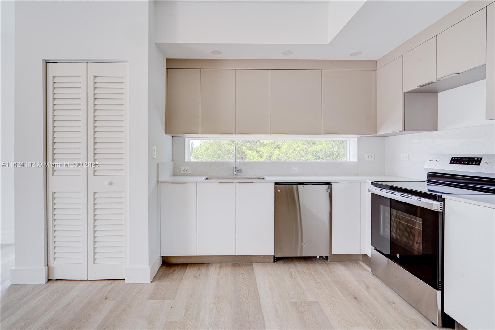 BISCAYNE BCH SUB - Residential