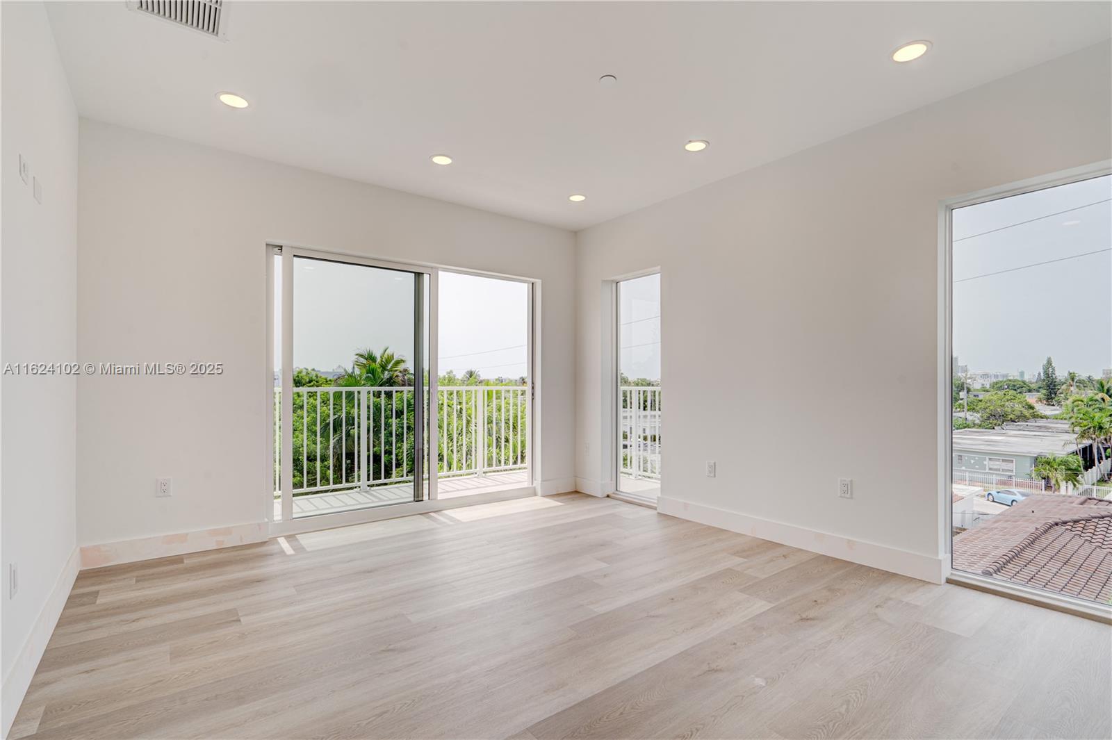 BISCAYNE BCH SUB - Residential
