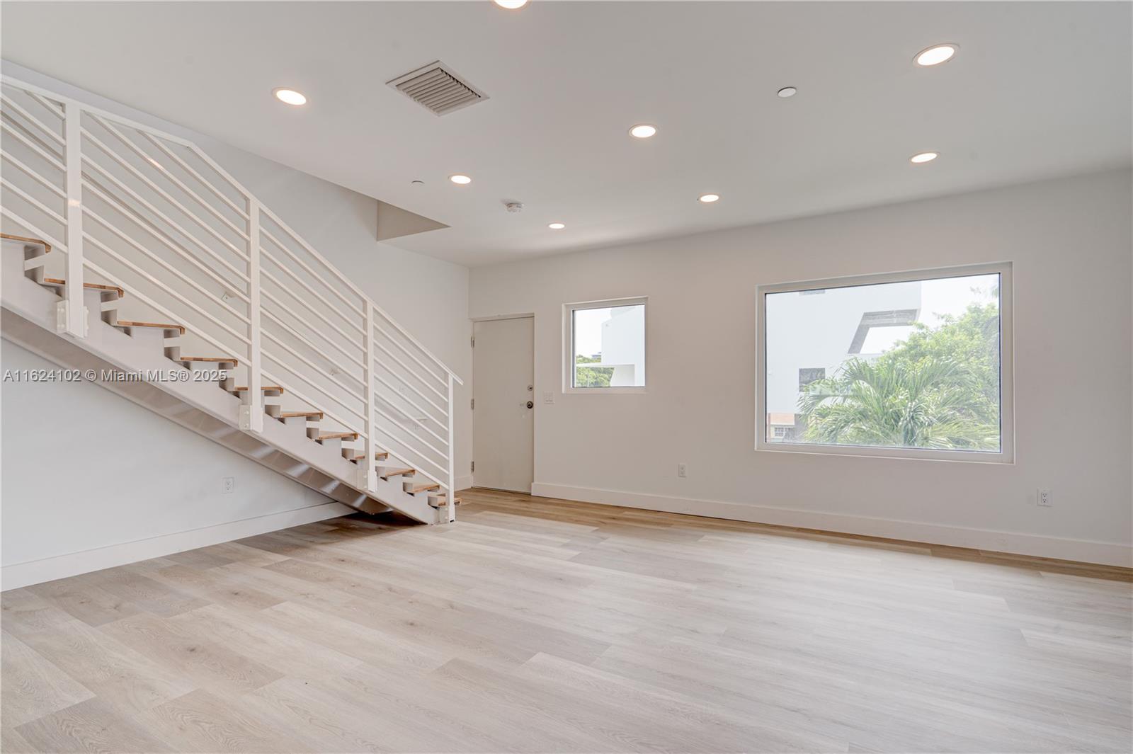 BISCAYNE BCH SUB - Residential