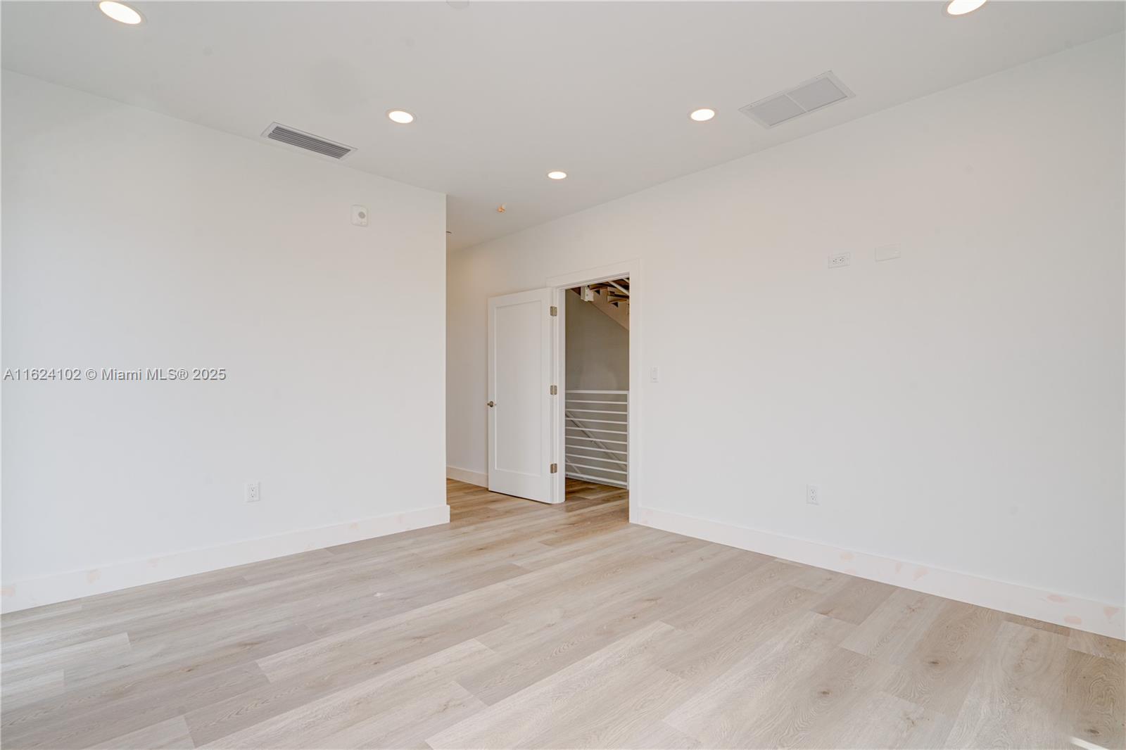 BISCAYNE BCH SUB - Residential