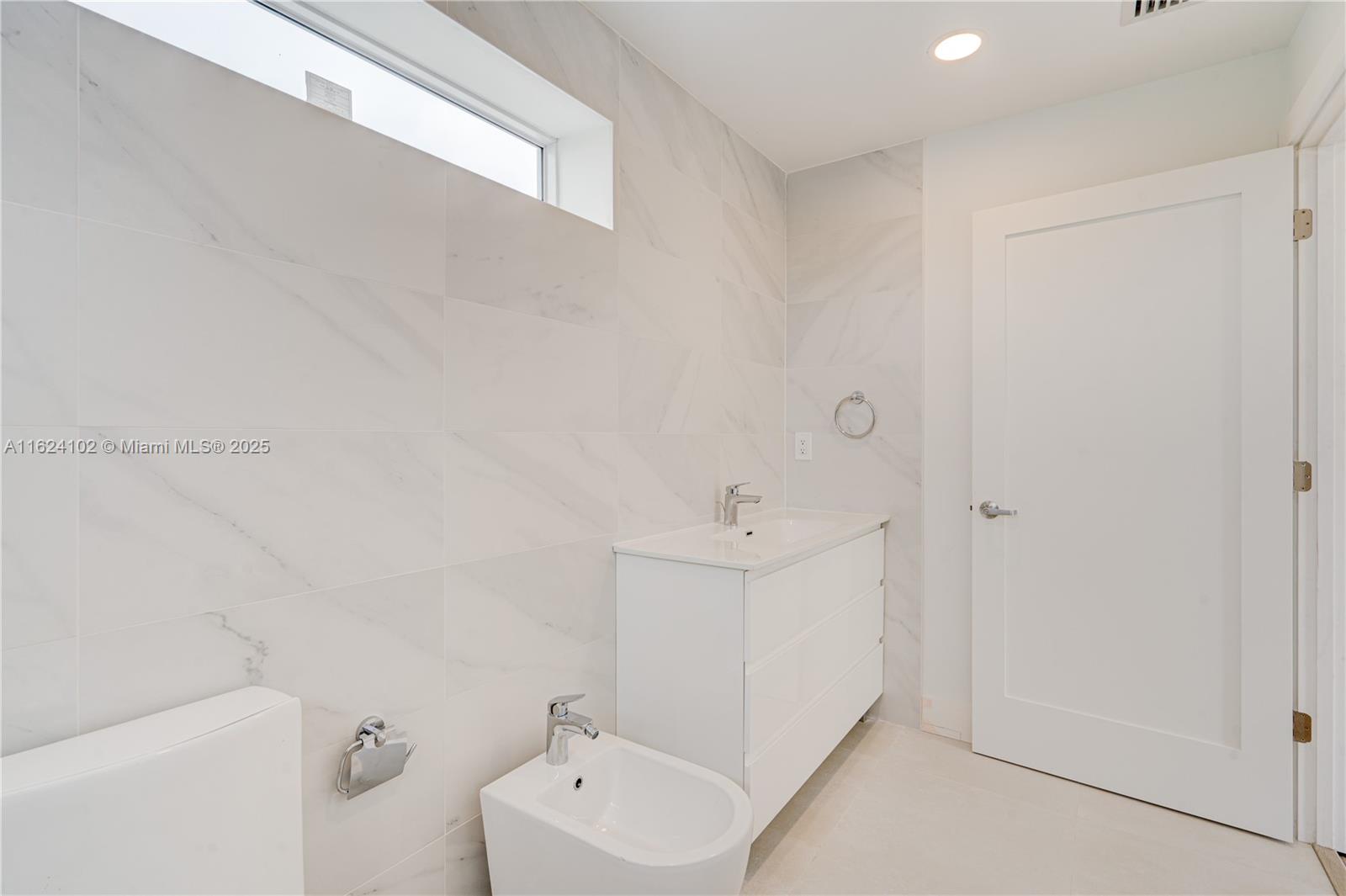 BISCAYNE BCH SUB - Residential
