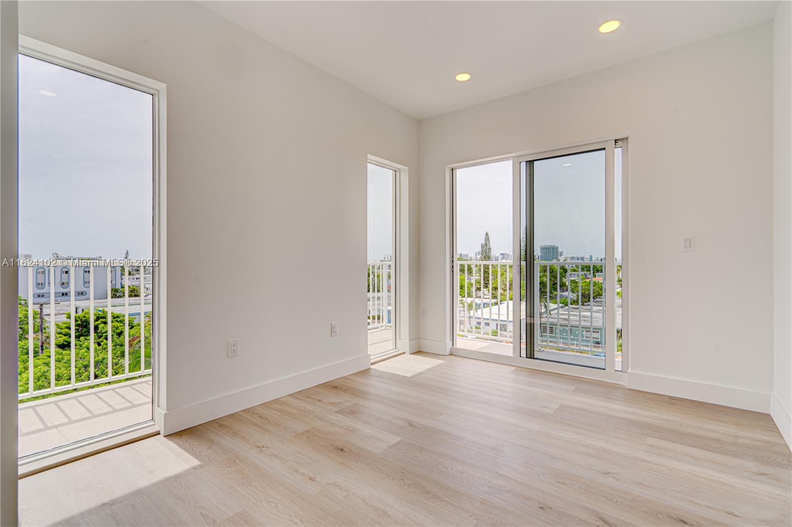 BISCAYNE BCH SUB - Residential