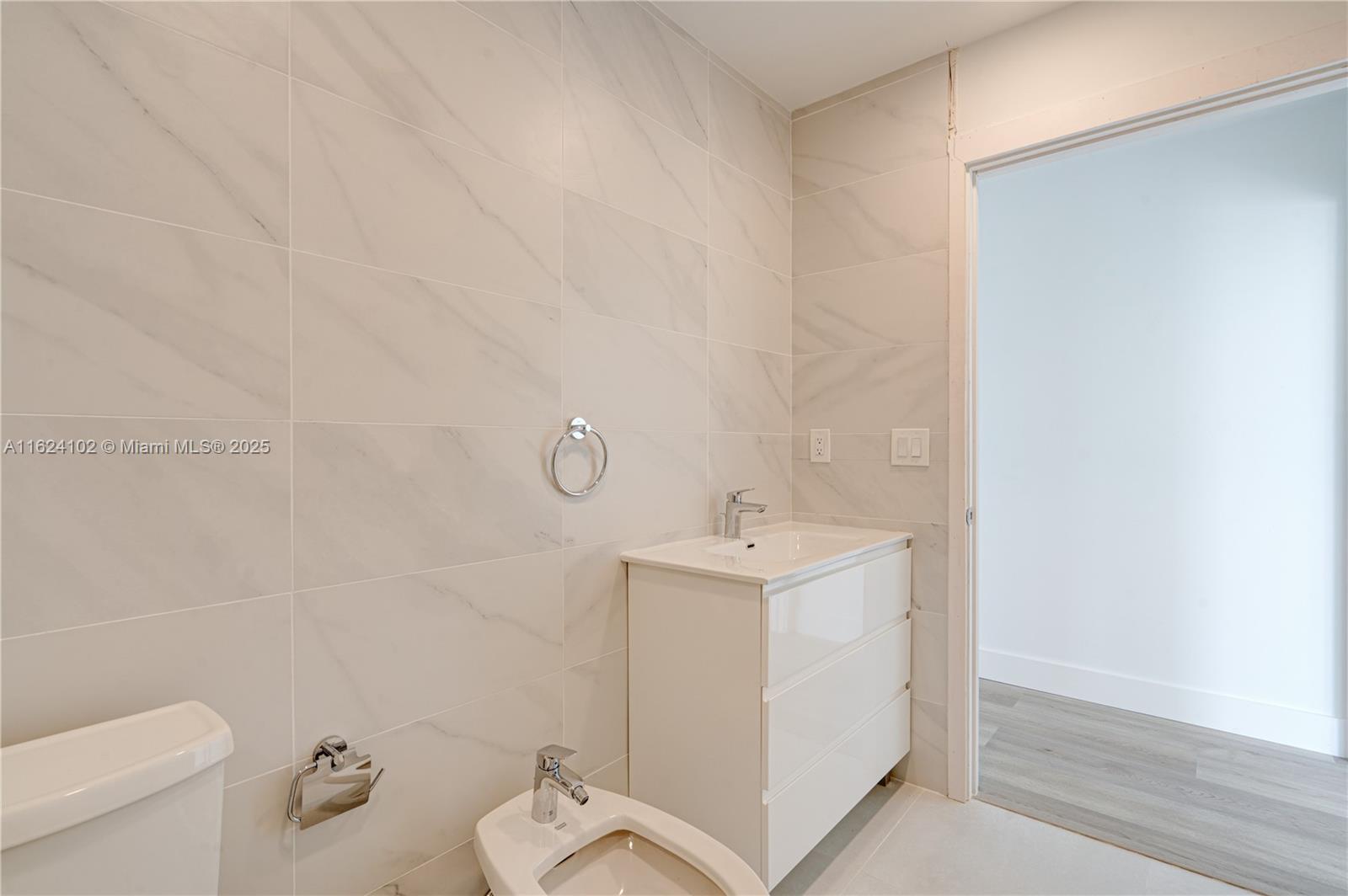 BISCAYNE BCH SUB - Residential