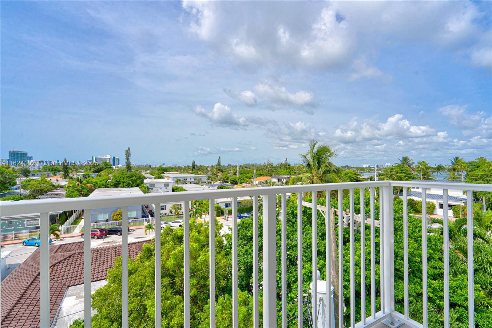 BISCAYNE BCH SUB - Residential