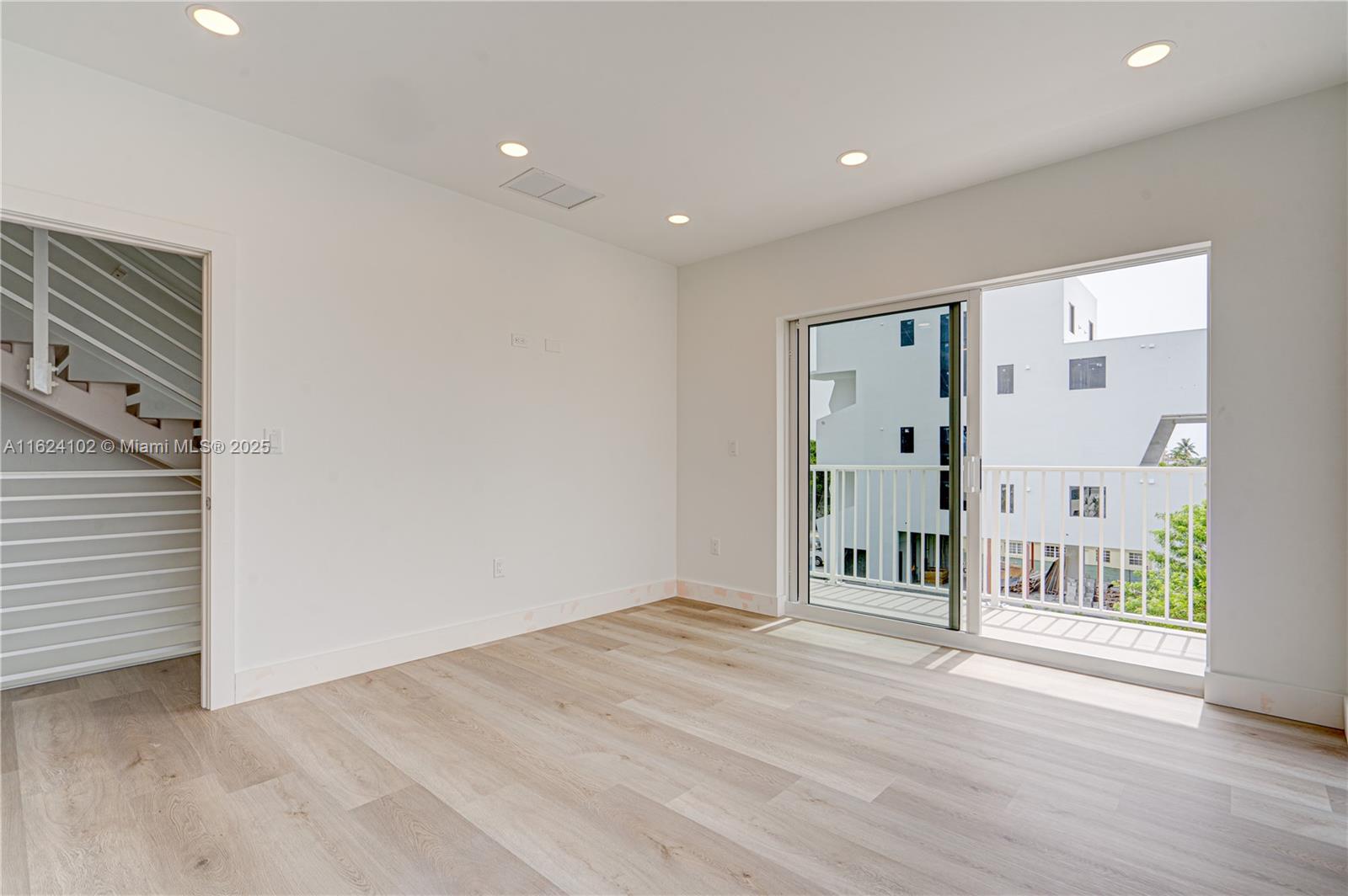 BISCAYNE BCH SUB - Residential
