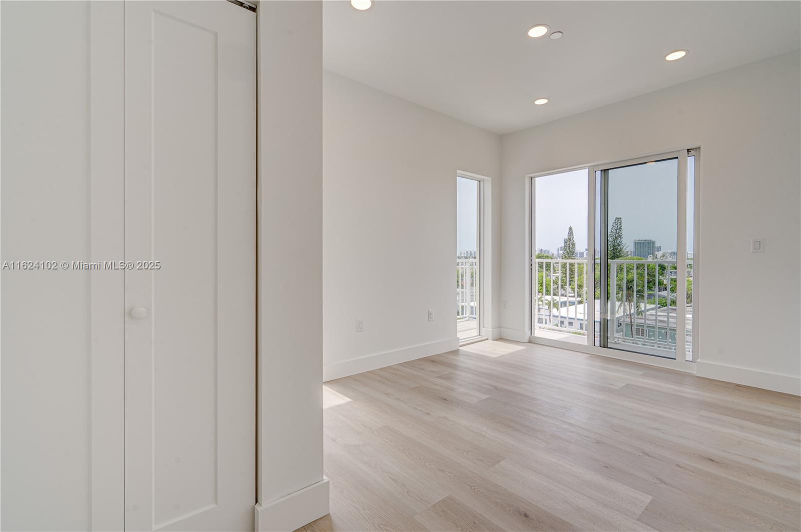 BISCAYNE BCH SUB - Residential
