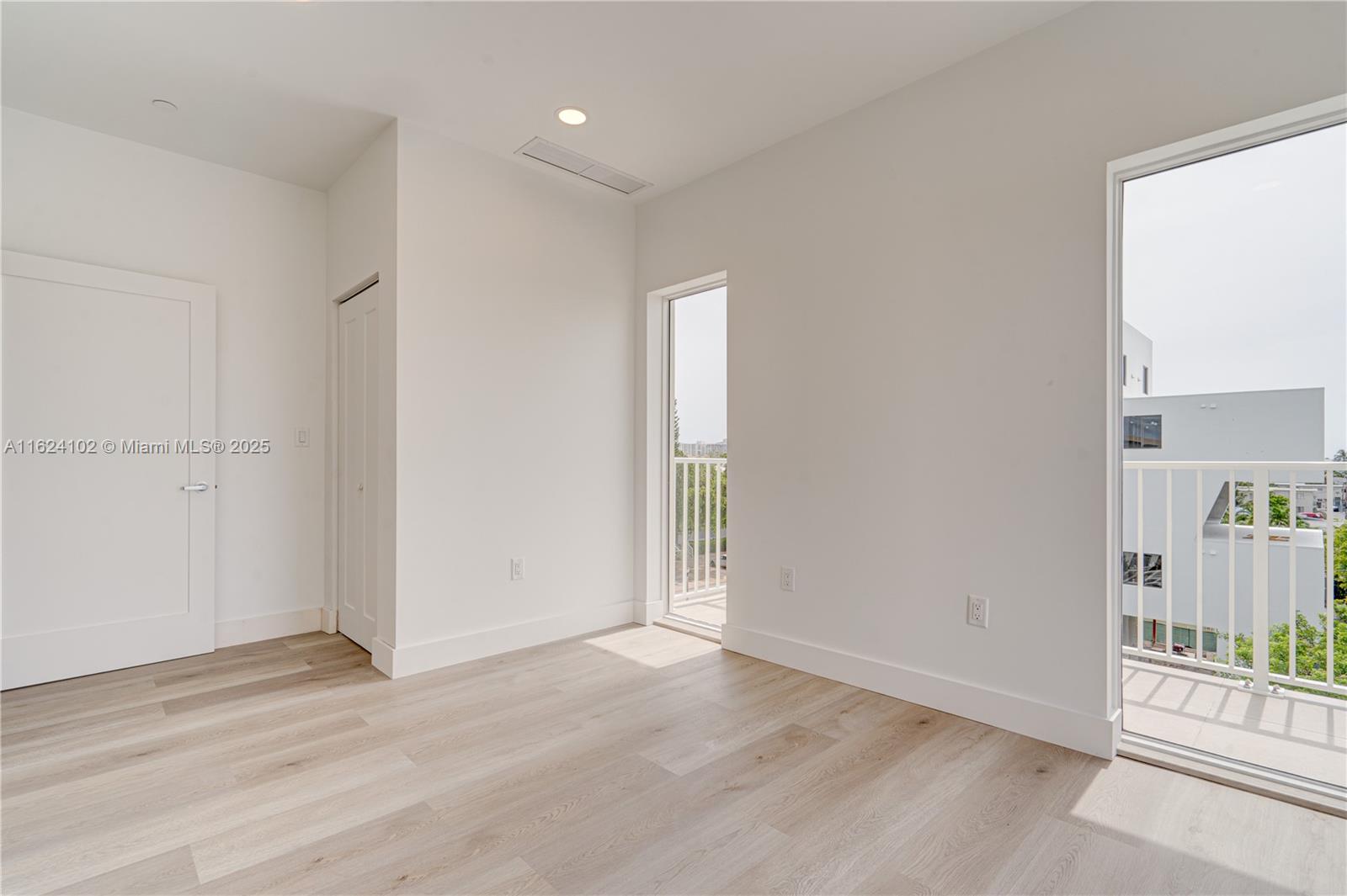 BISCAYNE BCH SUB - Residential