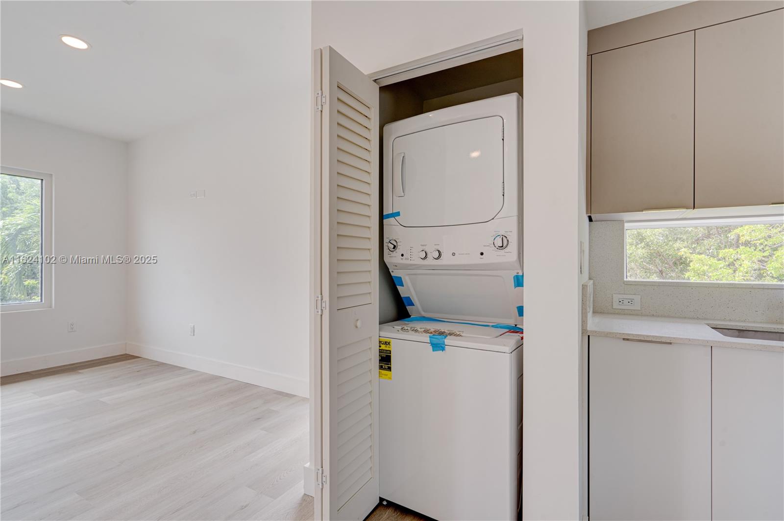 BISCAYNE BCH SUB - Residential
