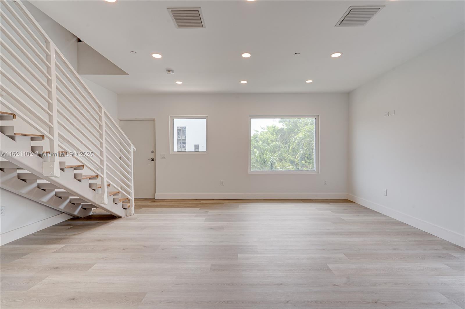 BISCAYNE BCH SUB - Residential